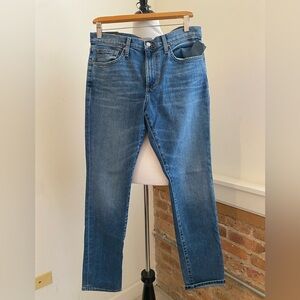 Joe’s slim fit mens jeans. Size 31 with a 32 inch inseam.